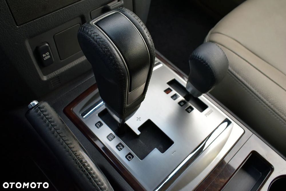 Mitsubishi Pajero - 14