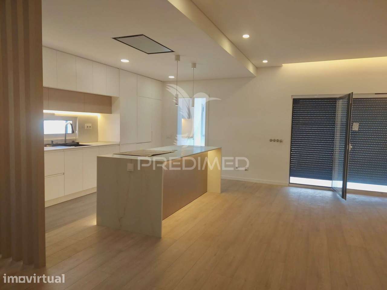 Moradia Nova de 3 Quartos com Suíte, Espaço Gourmet e Garagem em Fe... - Grande imagem: 2/7