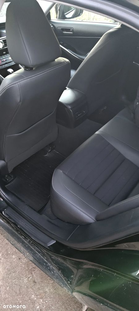 Lexus IS 300h Black - 27