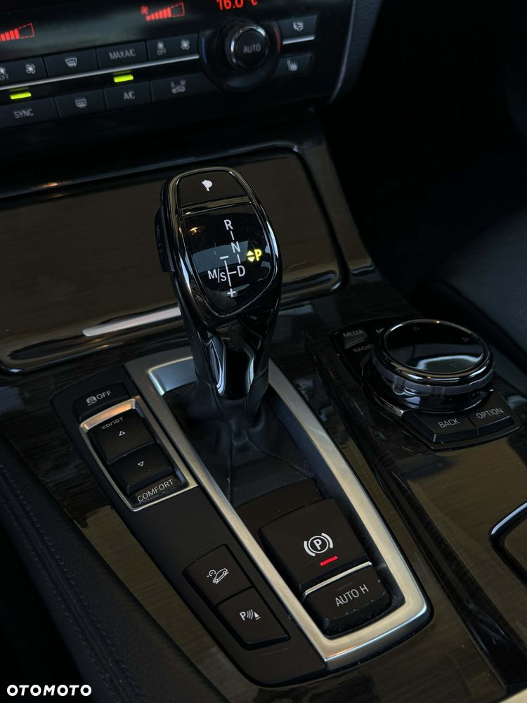 BMW Seria 5 535i xDrive Sport-Aut - 16