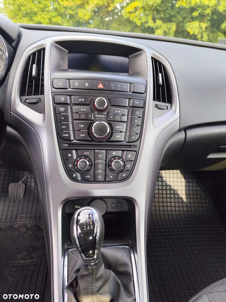 Opel Astra 1.4 T Business EU6 - 9