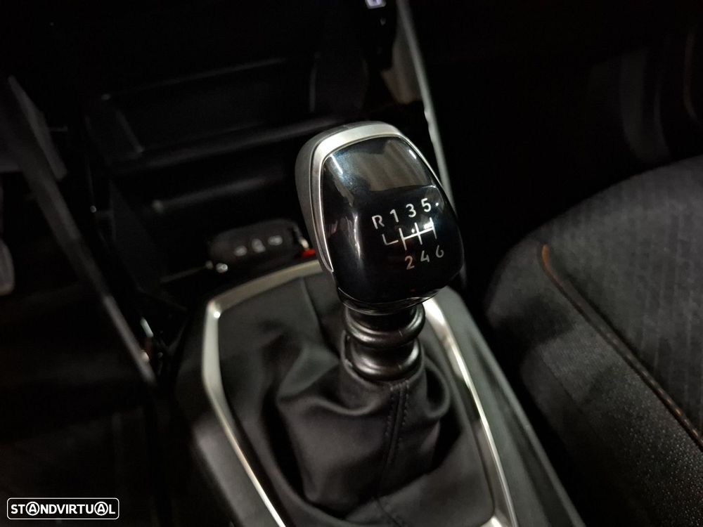 Peugeot 2008 1.2 PureTech Style — fotografia 18