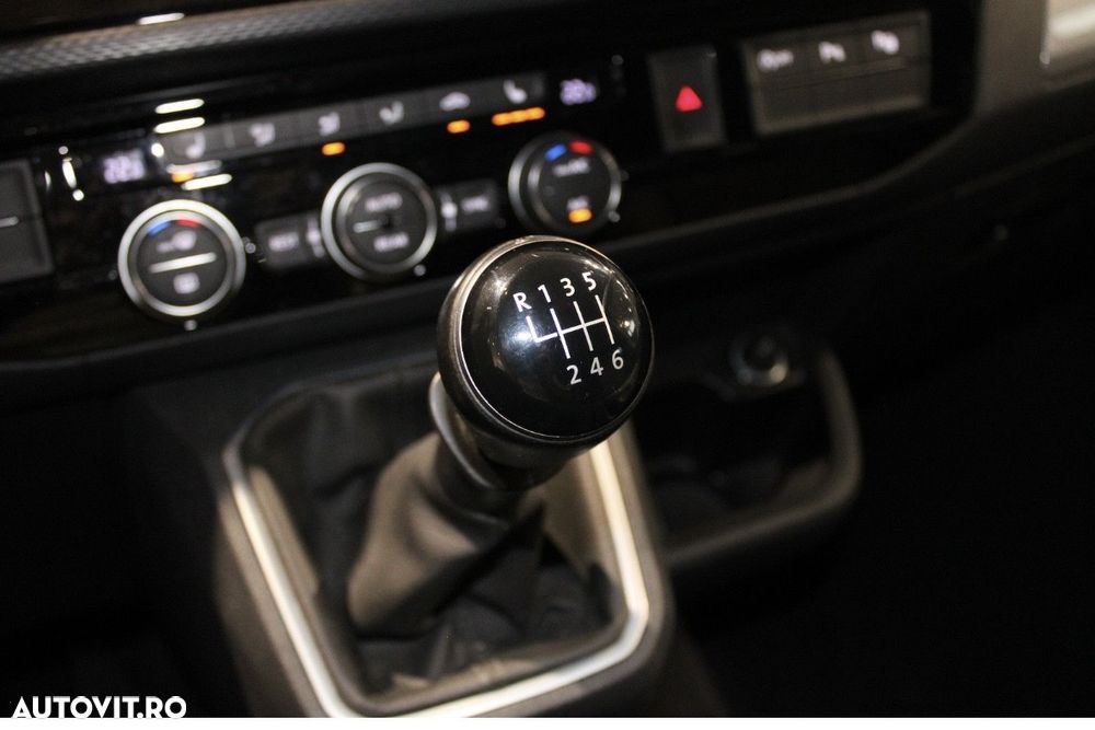 Volkswagen Multivan - 21