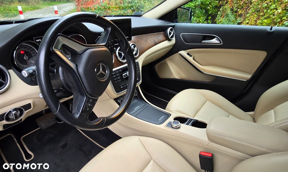 Mercedes-Benz GLA - 14