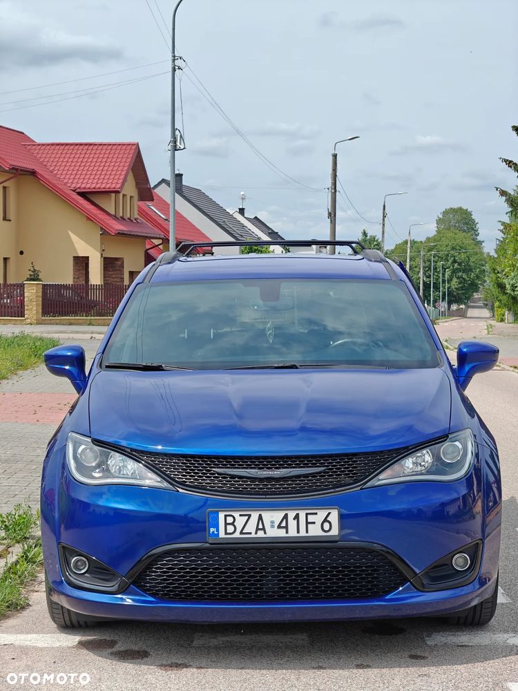 Chrysler Pacifica - 12