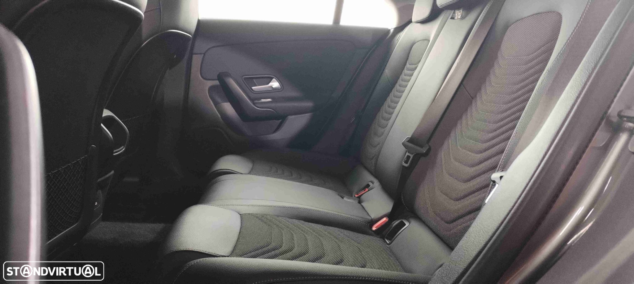 Mercedes-Benz CLA 180 d - 25