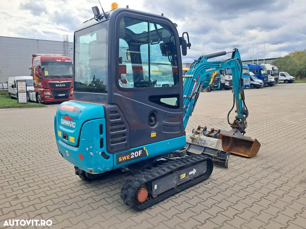 SUNWARD WE 20F MINIEXCAVATOR PE SENILE 4 CUPE LAMA TIP BULDOZER - 3