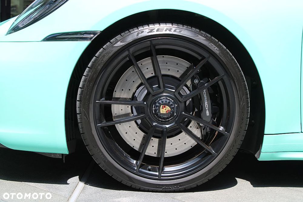 Porsche 911 Carrera 4 GTS - 6