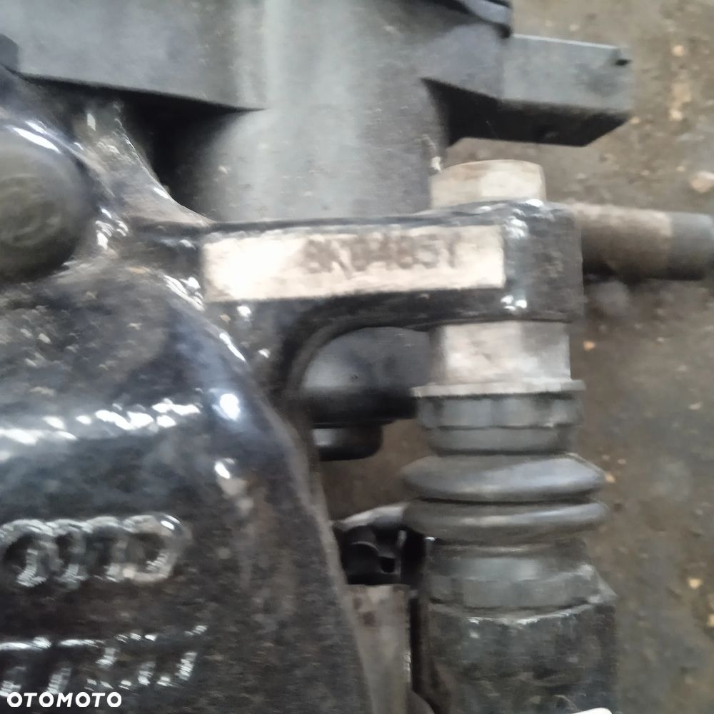 Zacisk tylny A4 B8 - 4