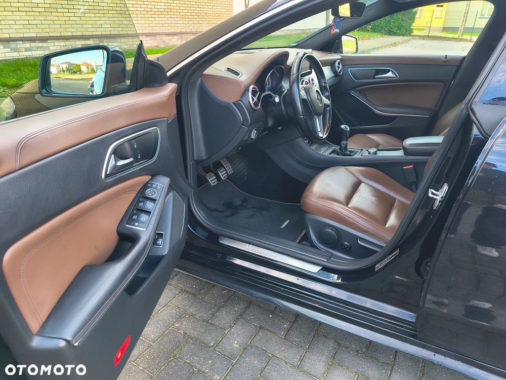 Mercedes-Benz CLA 180 UrbanStyle Edition - 18
