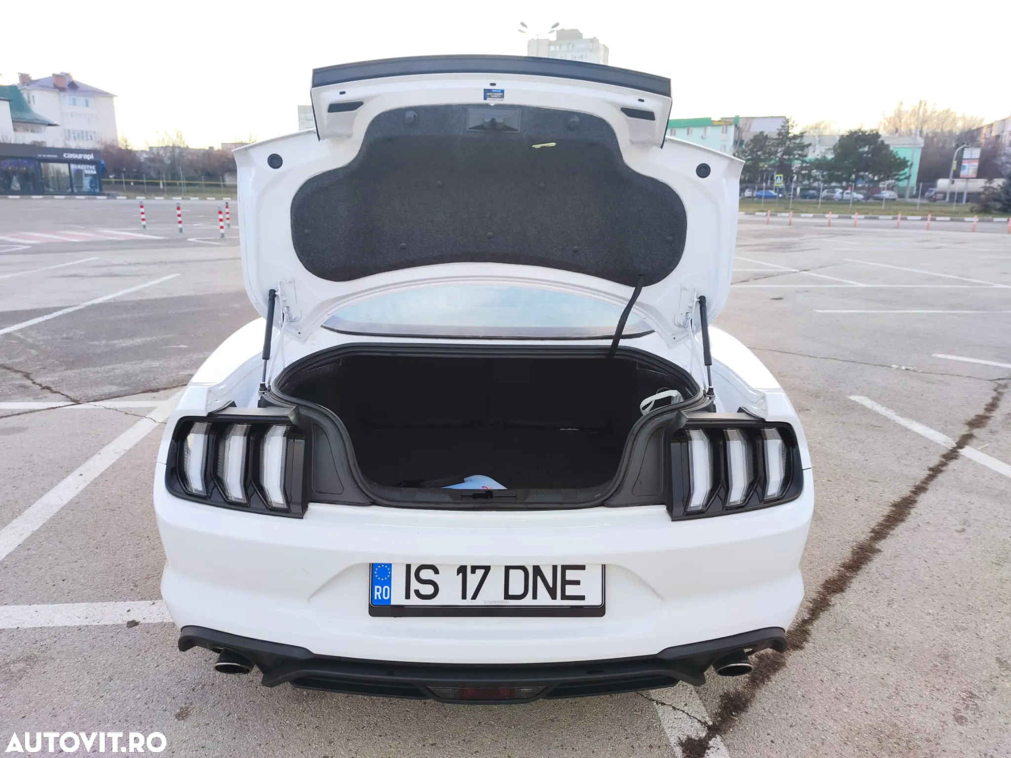 Ford Mustang 2.3 Eco Boost Aut. - 3