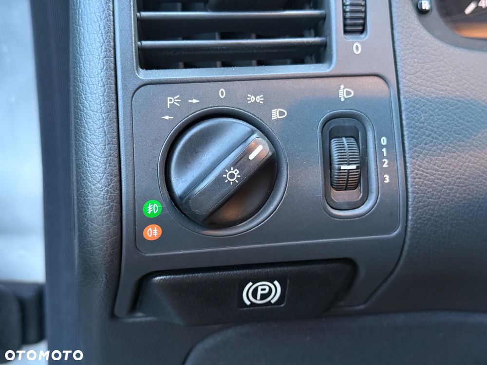 Mercedes-Benz Klasa E 320 T Avantgarde - 24