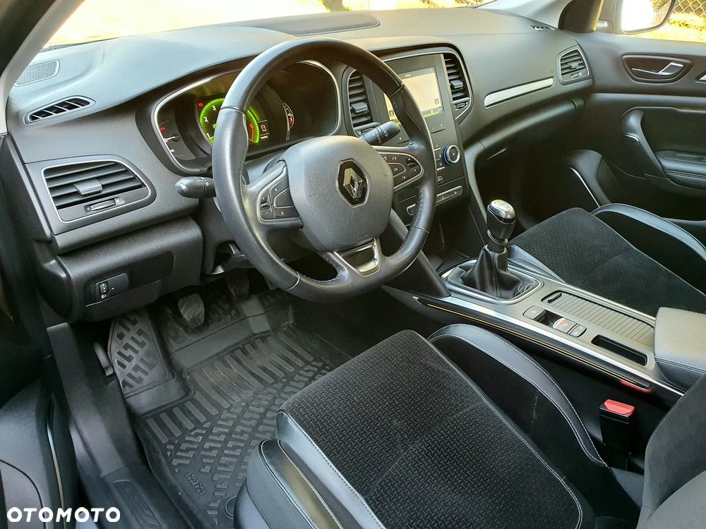 Renault Megane ENERGY TCe 130 BOSE EDITION - 17
