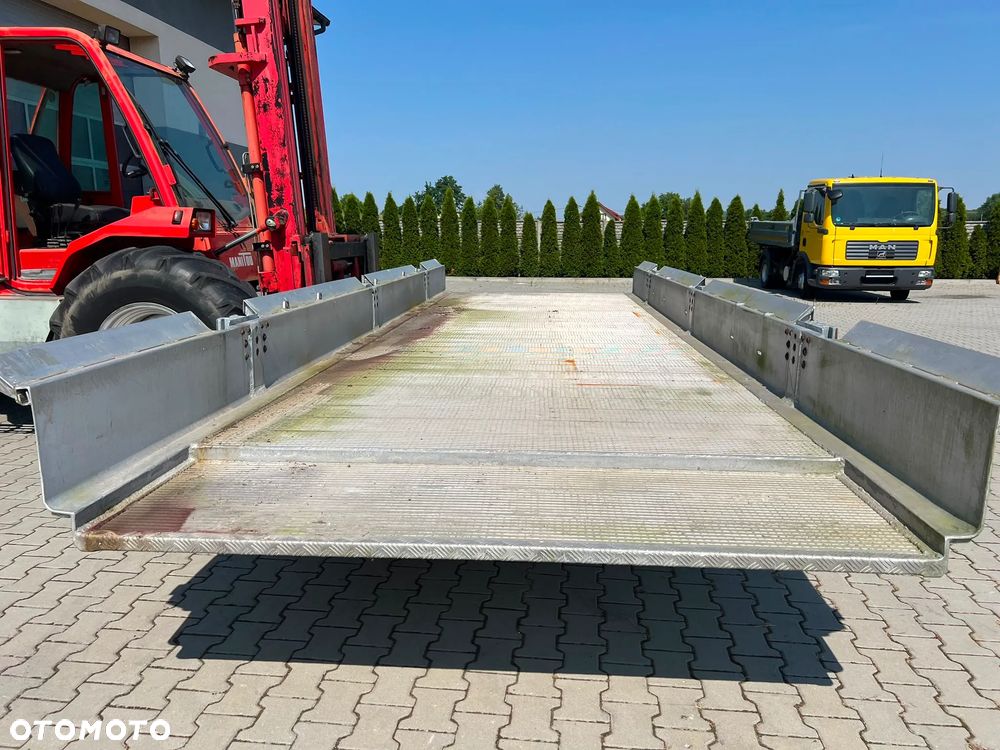 **5 sztuk** oryginalnych ruchomych pokładów aluminiowych do naczepy do przewozu żywca marki PEZZAIOLI - 4