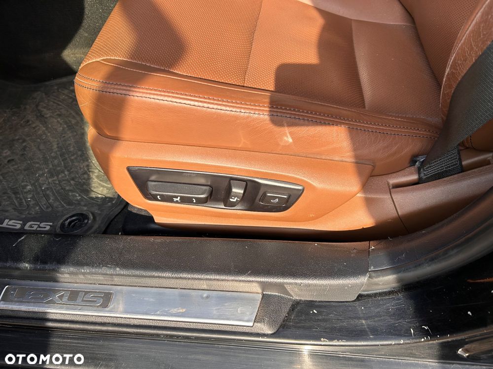 Lexus GS - 10