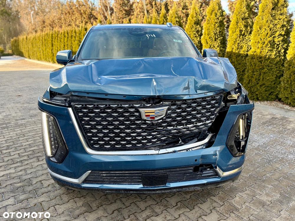 Cadillac Escalade - 1