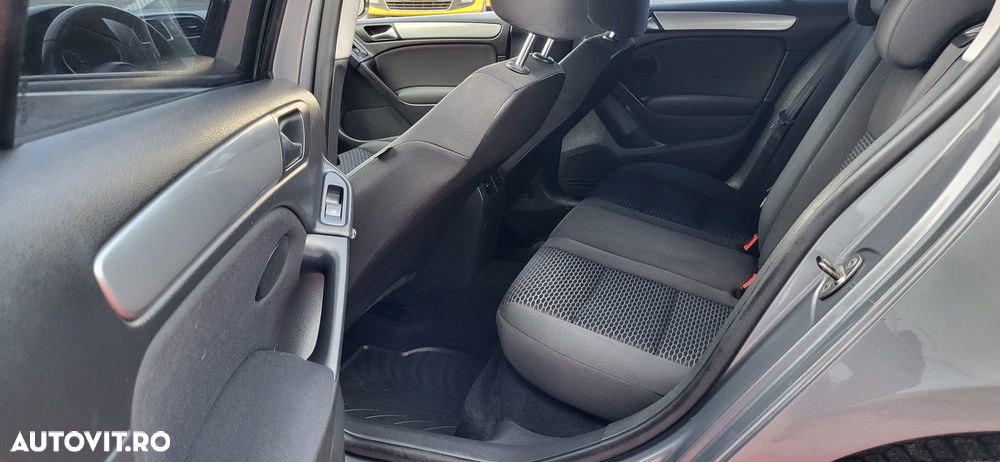 Volkswagen Golf - 20