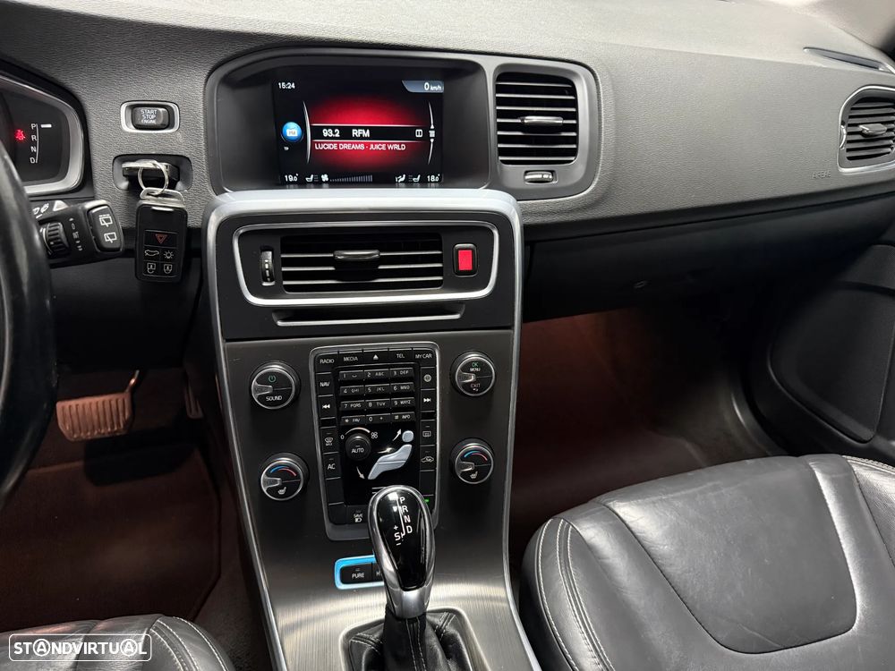 Volvo V60 D6 Plug-In-Hybrid AWD Geartronic Summum - 22