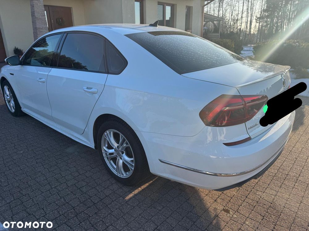 Volkswagen Passat - 16