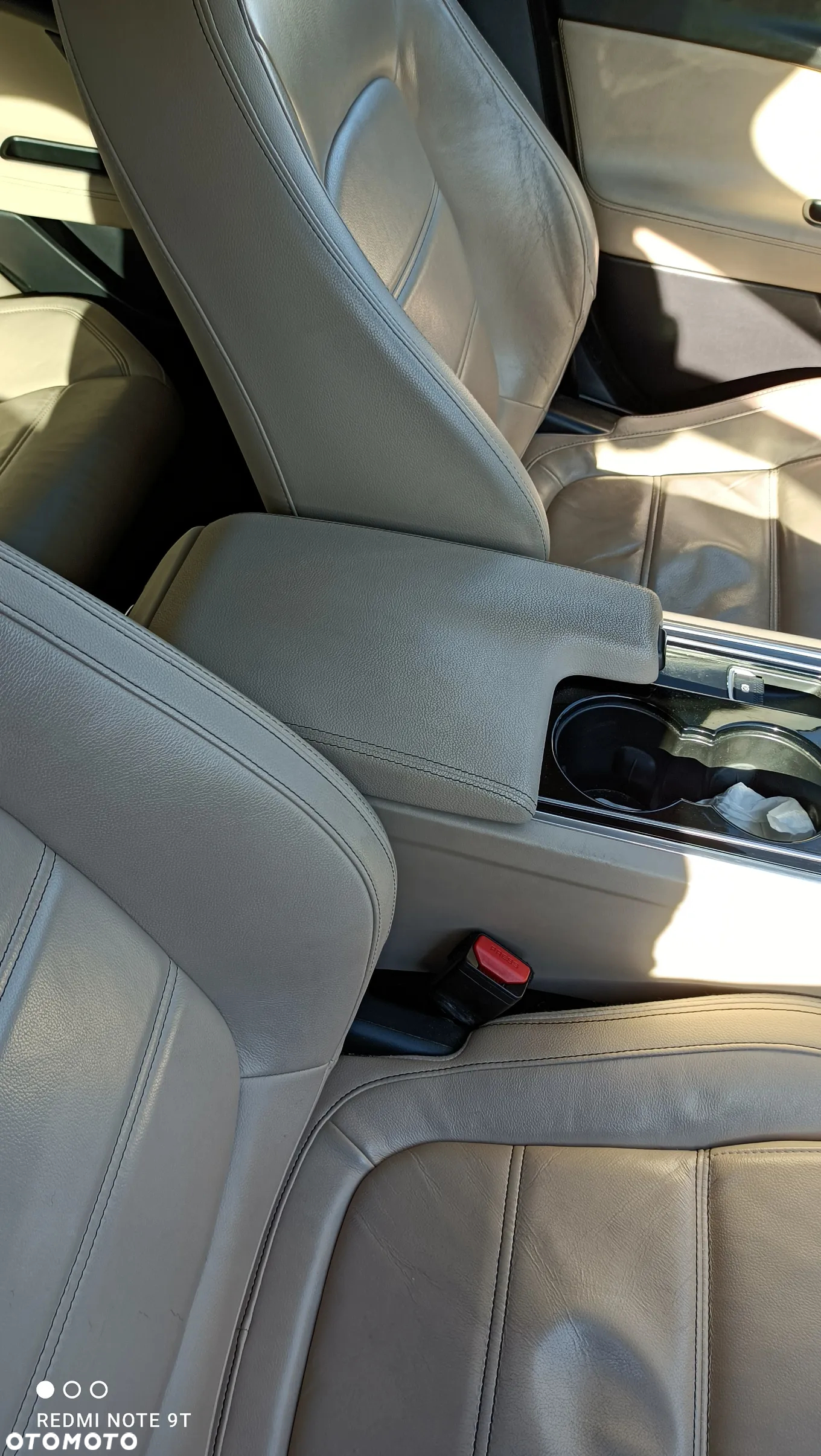 Jaguar XE - 12