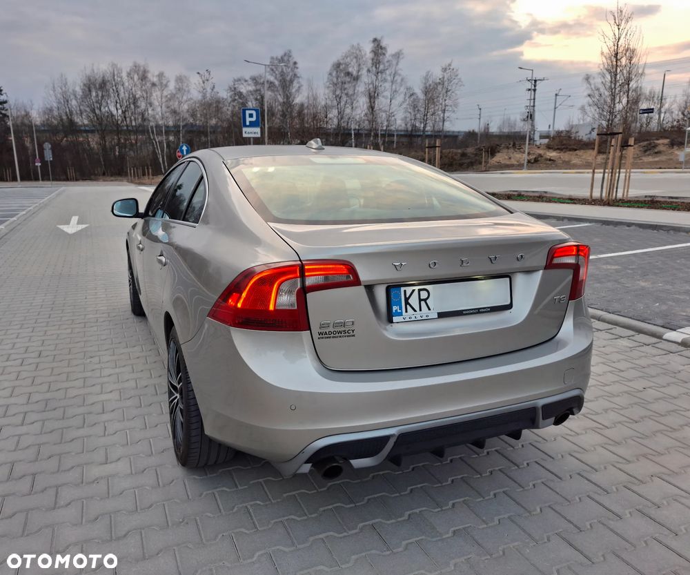 Volvo S60 T3 Momentum - 2