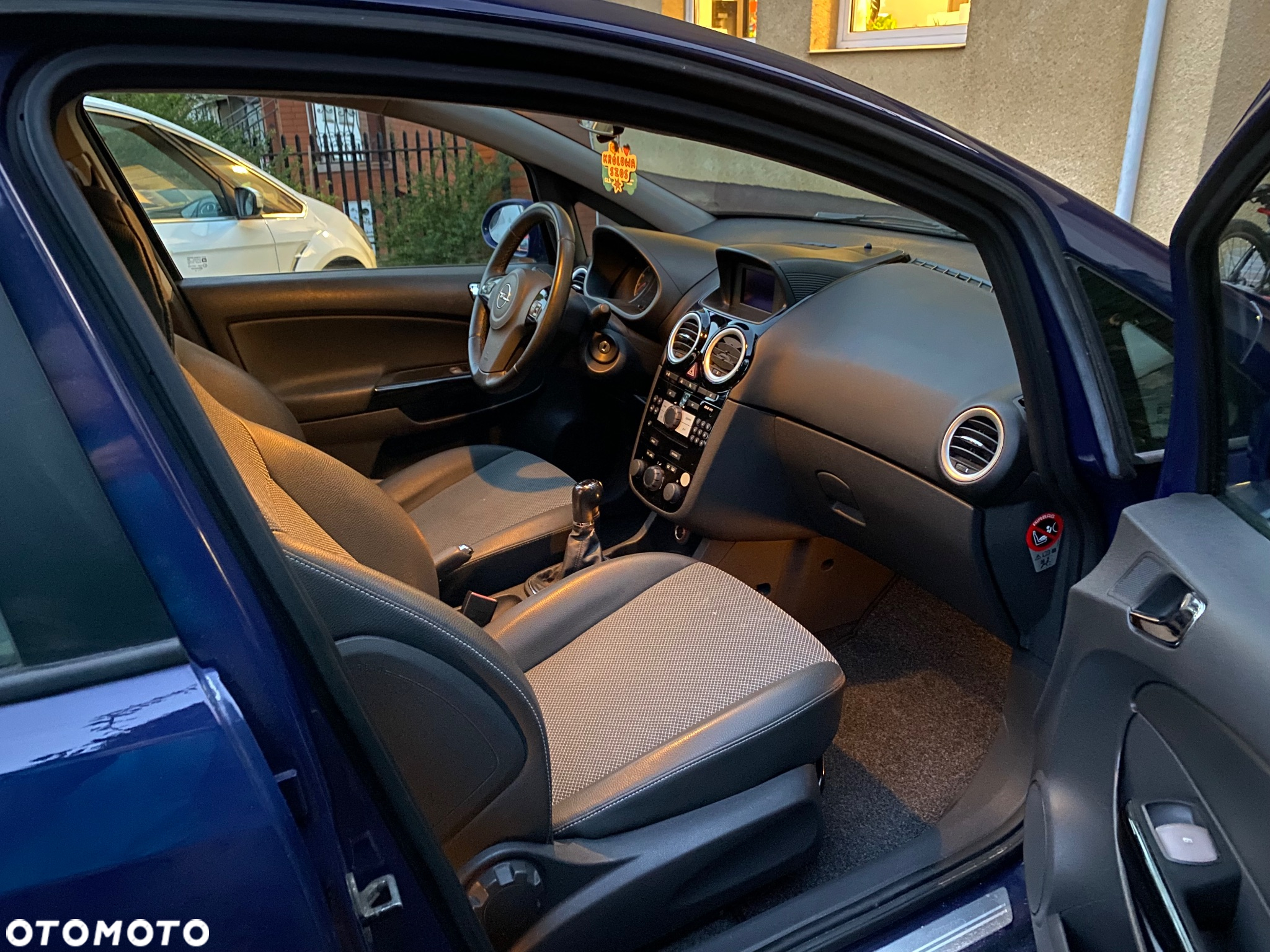 Opel Corsa 1.2 16V Cosmo - 11