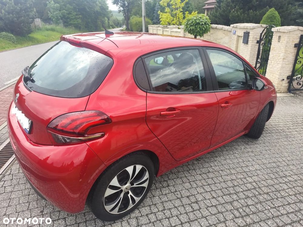 Peugeot 208 - 13
