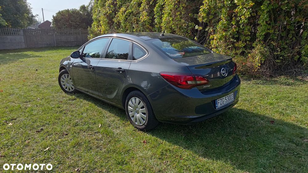 Opel Astra - 4