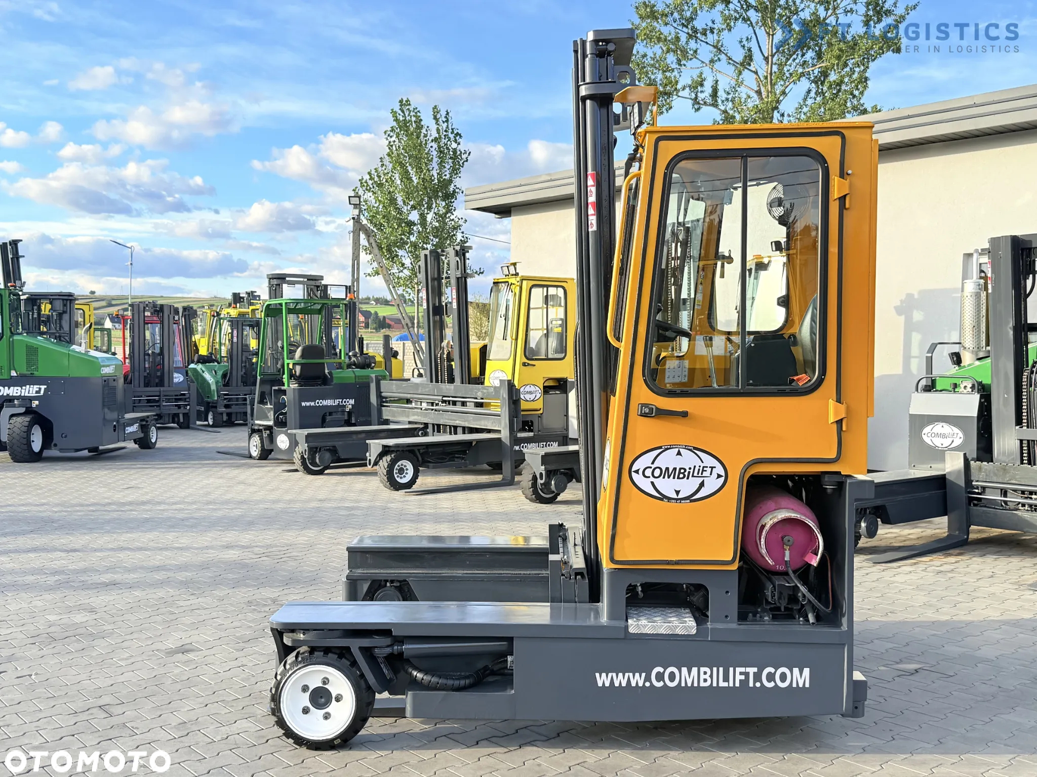 Combilift WÓZEK CZTEROKIERUNKOWY - WIELOKIERUNKOWY C3000 / GAZ/ DUPLEX 4500MM /JEDYNE 3096 MOTOGODZIN /  PRZESUW WIDEŁ / PEŁNA KABINA / STAN IDEALNY / Szeroka oferta wózków czterokierunkowych i bocznych, dopasowanych do różnorodnych potrzeb i zastosowań - 3