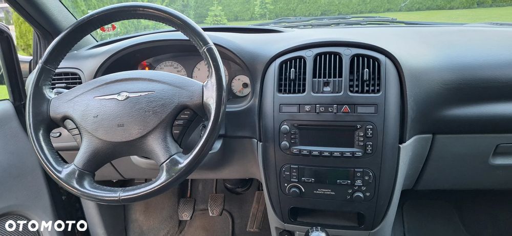 Chrysler Voyager 2.4 SE - 16