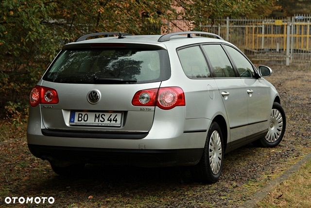 Volkswagen Passat 2.0 TDI Comfortline - 4