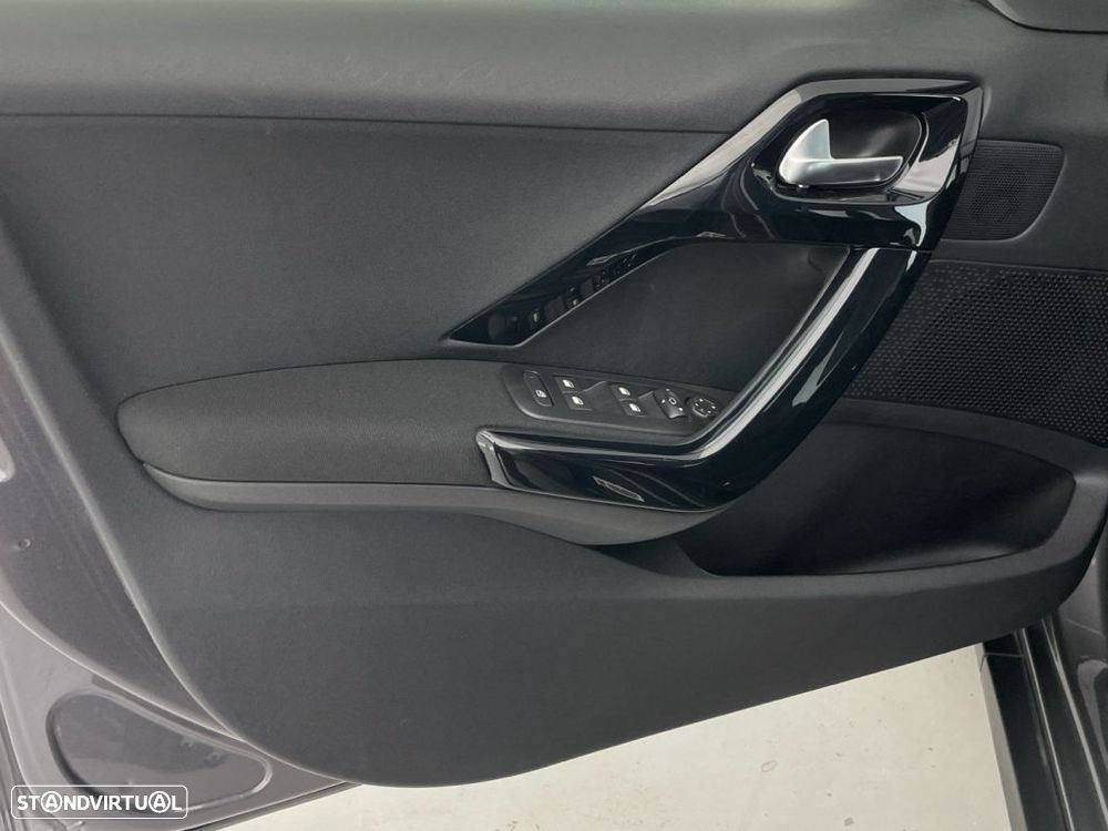 Peugeot 2008 1.2 PureTech Signature - 17