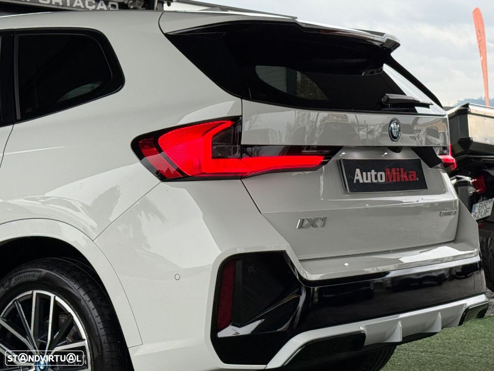 BMW iX1 eDrive20 Pack Desportivo M - 25