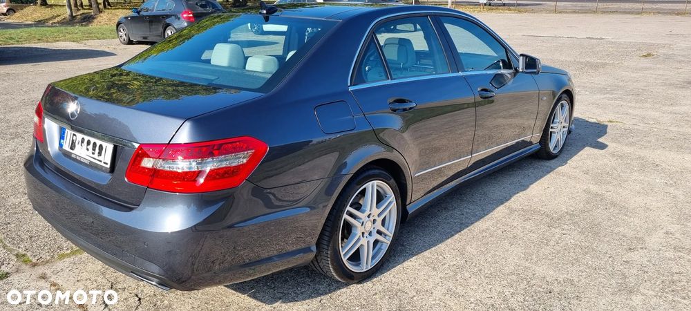 Mercedes-Benz E-Class 2011 photo 4