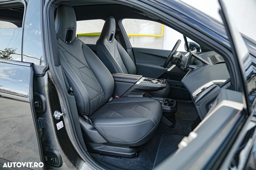BMW iX - 8