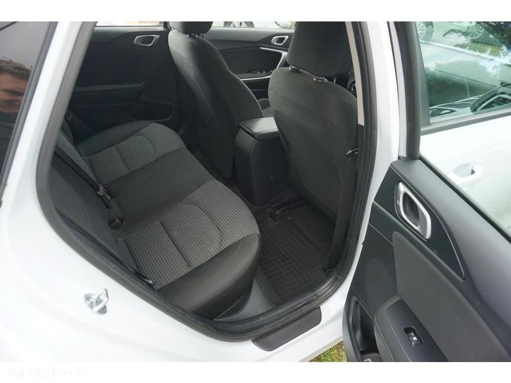 Kia Ceed - 34