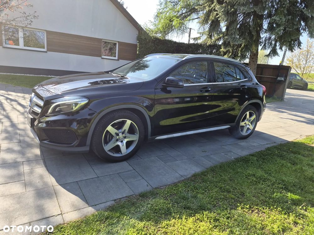 Mercedes-Benz GLA 200 AMG Line - 2
