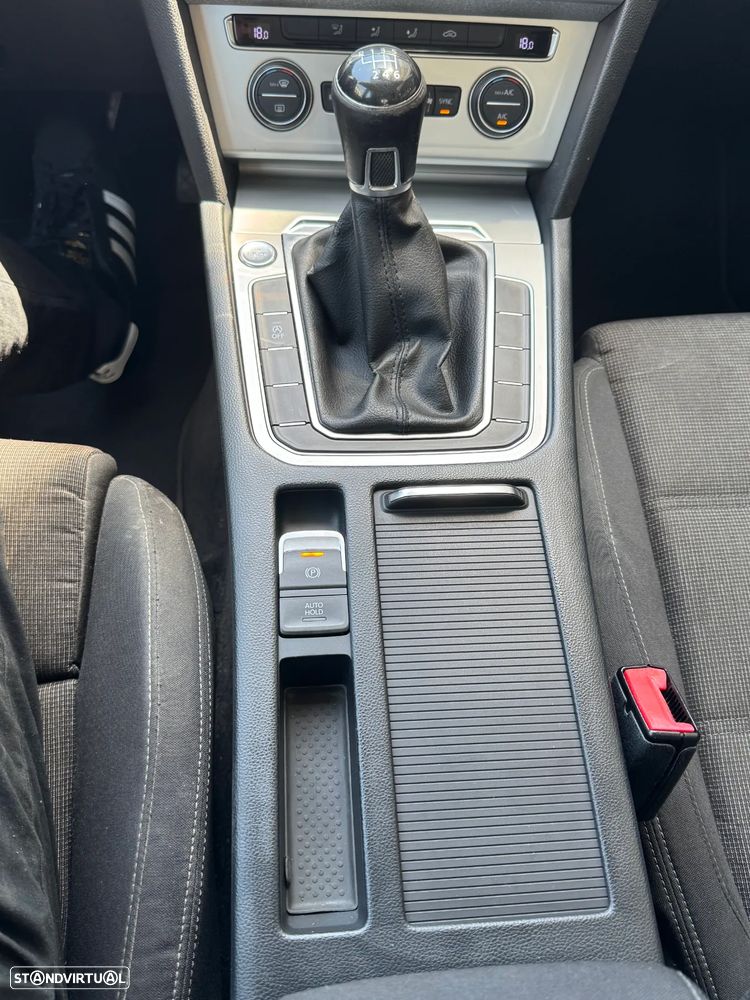 VW Passat 2.0 TDI Confortline - 20