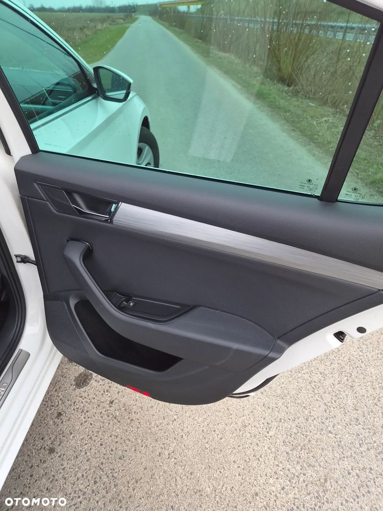 Skoda Superb 1.6 TDI Ambition DSG - 32