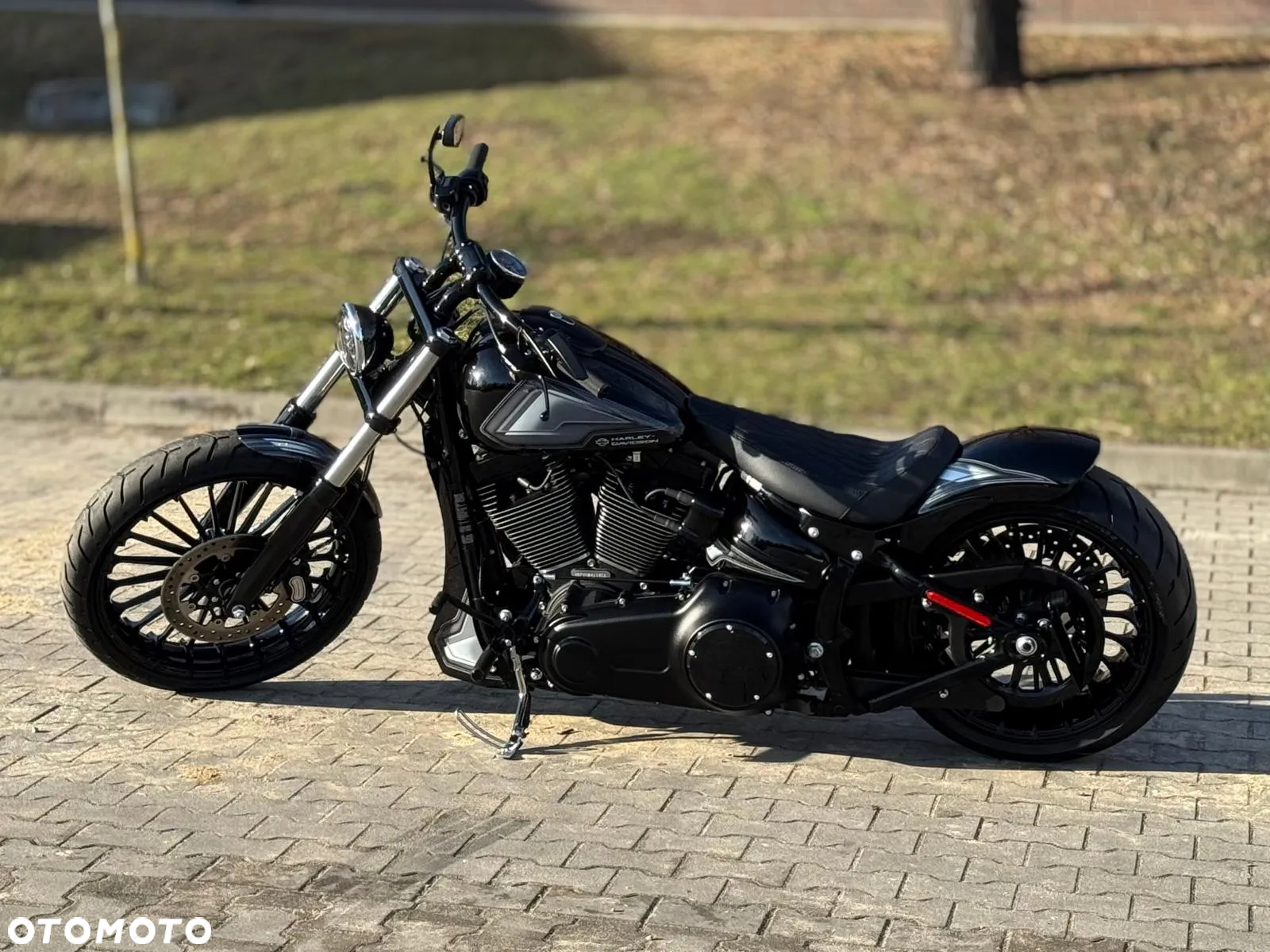 Harley-Davidson Softail Breakout - 20