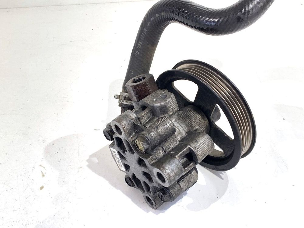 POMPA WSPOMAGANIA  TOYOTA COROLLA Verso (_E12_) 2001 - 2007 2.0 D-4D (CDE120_) 66 kW [90 KM] olej - 2