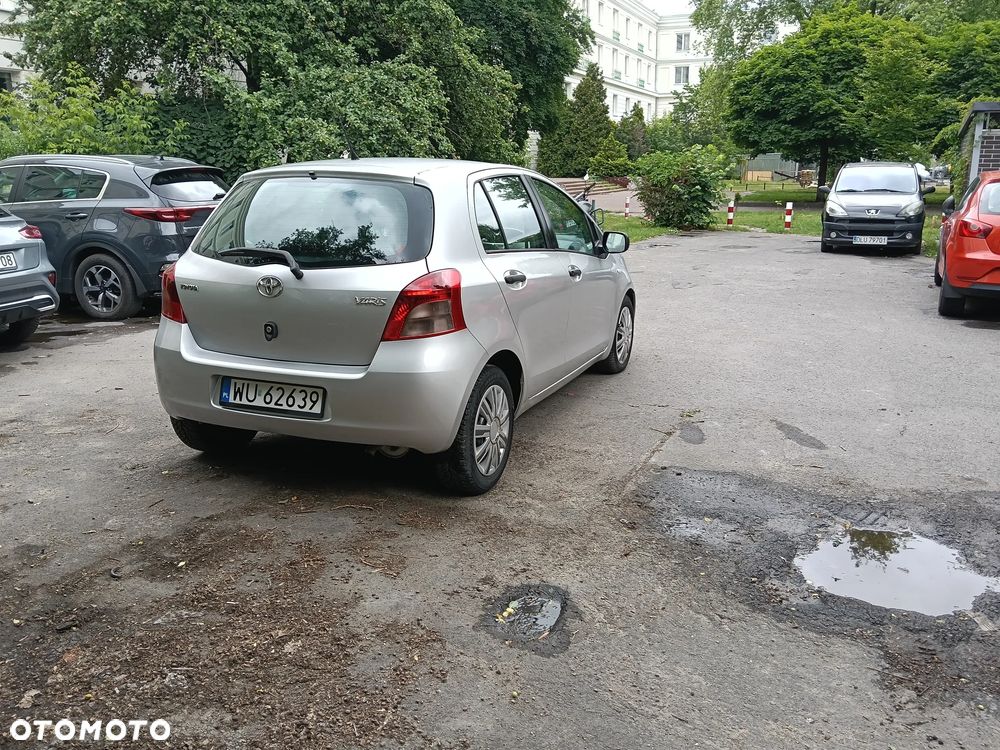 Toyota Yaris 1.3 Luna A/C - 11