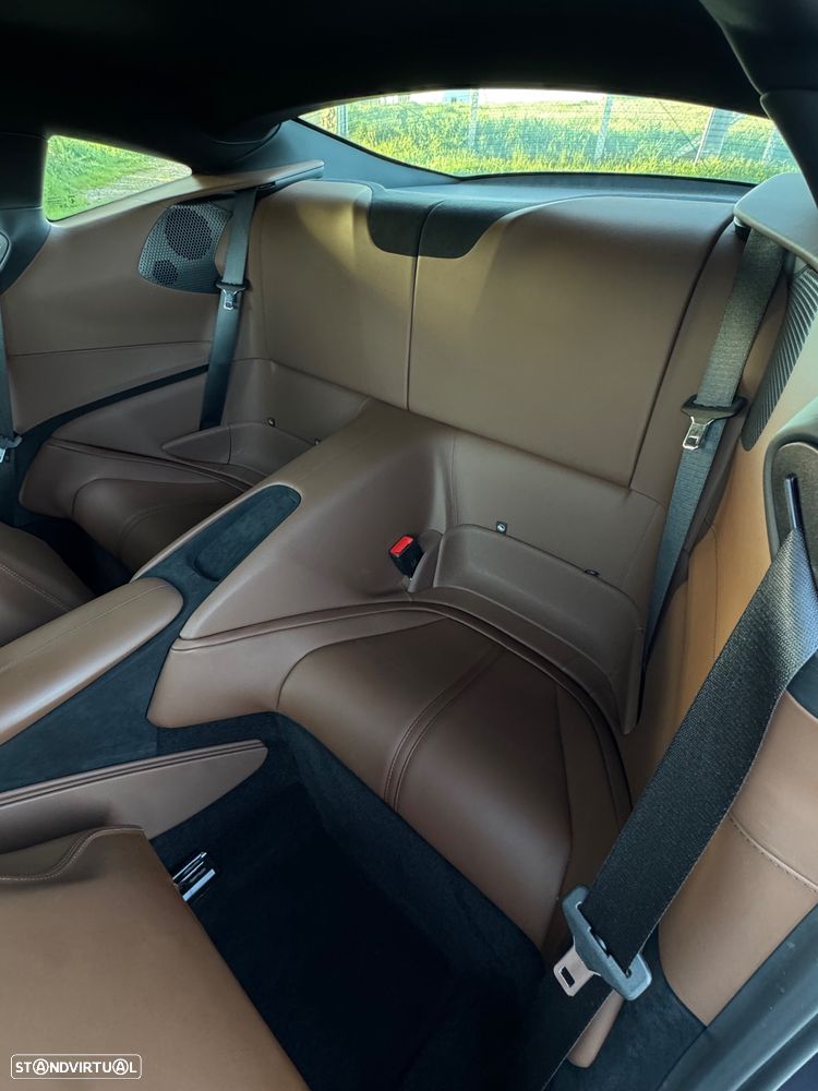 Ferrari Roma 3.9 Twin-Turbo V8 - 16