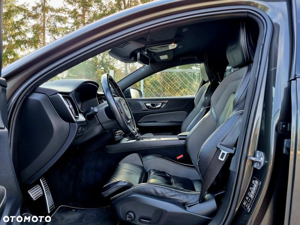 Volvo V60 D4 Geartronic R-Design - 11
