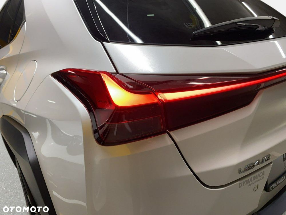 Lexus UX - 12