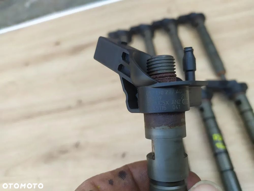 AUDI A8 D3 4.2 TDI WTRYSK WTRYSKIWACZ 057130277AD - 7