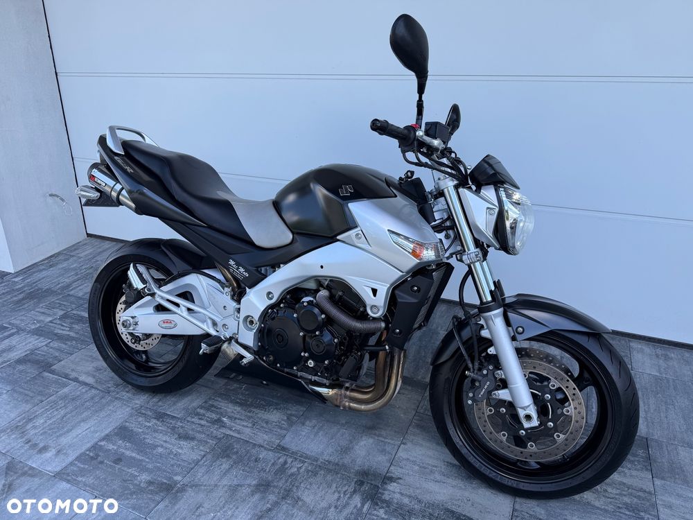 Suzuki GSR - 1