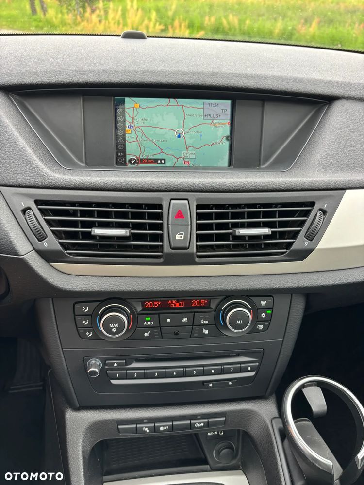 BMW X1 sDrive18d xLine - 24