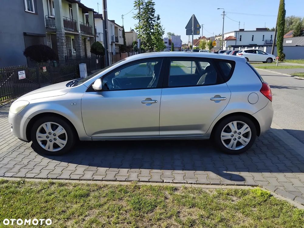 Kia Ceed 1.6 Crdi Comfort - 1