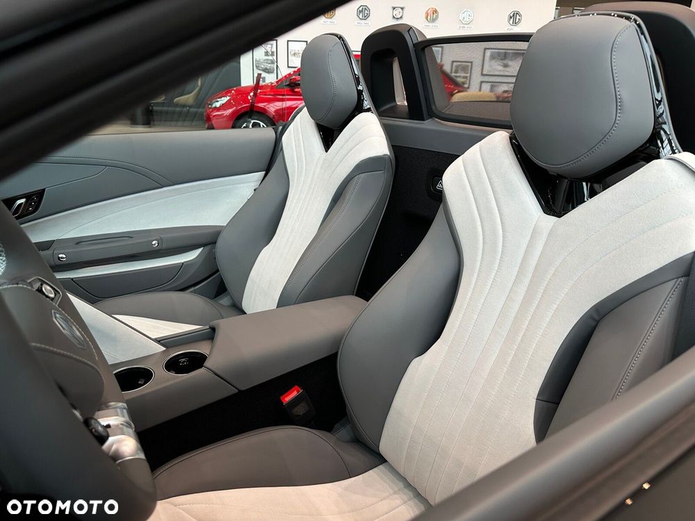 MG Cyberster 77kWh AWD Czarny Dach - 11